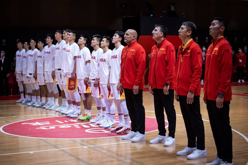 华为手机短信直接显示内容:中国男篮VS伊朗首发阵容：崔永熙与赵继伟搭档后场