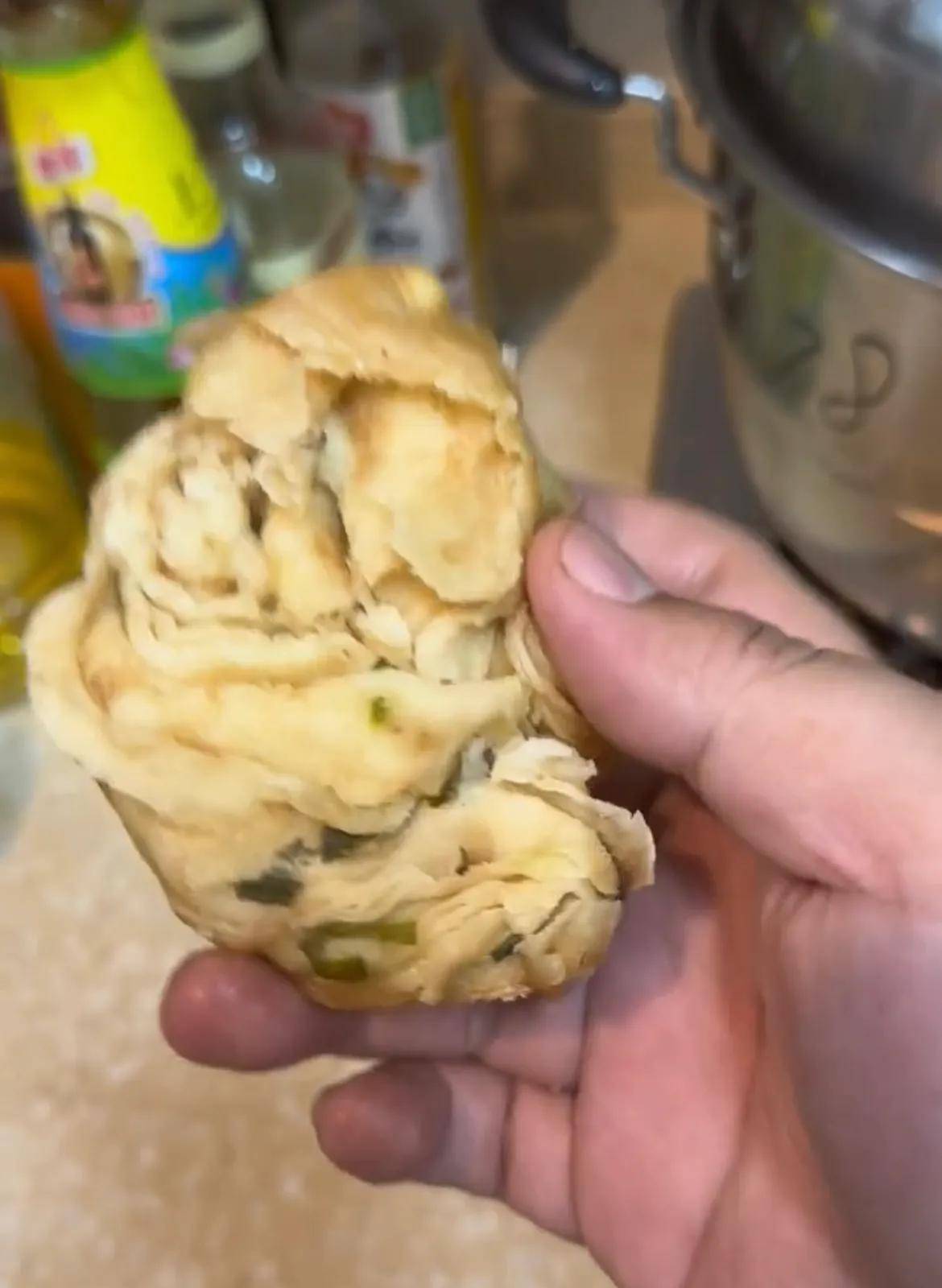 租对象回家苹果版
:儿子租5万一个月的别墅，妈妈却舍不得扔花卷，儿子一说扔了就哭