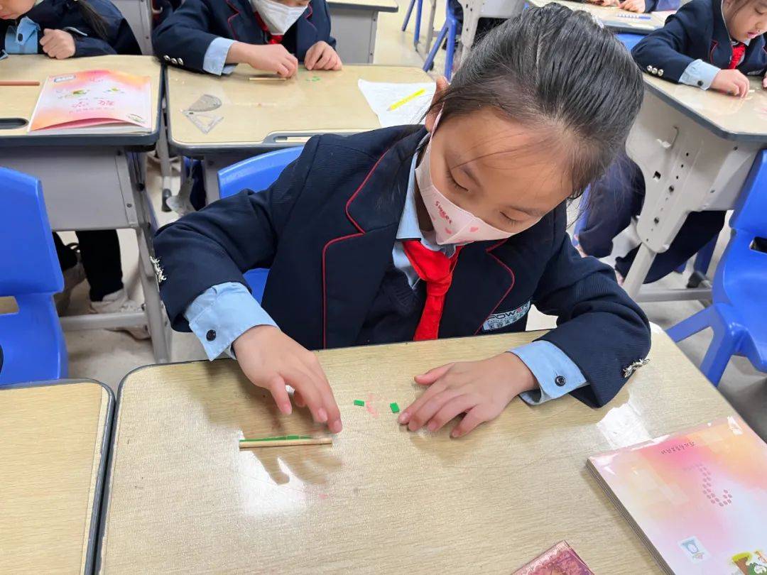 全景课堂学生版苹果:让孩子经历完整的学习过程——宝睿未来小学二年级数学探究学习活动-第5张图片-太平洋在线下载
