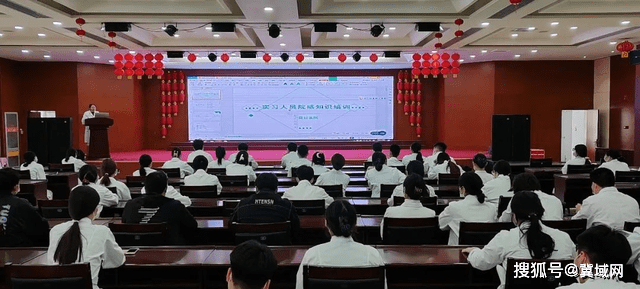 手机消毒:宁晋县医院对实习人员进行院感防控知识培训
