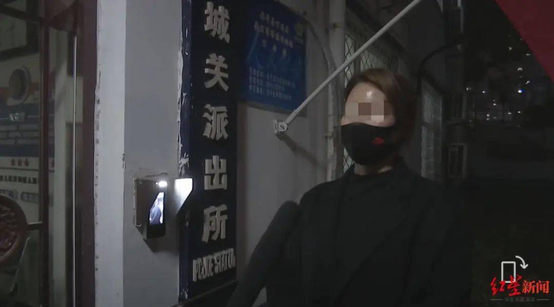 手机的:近日，一家长在微信群中辱骂班主任，被行拘10日！