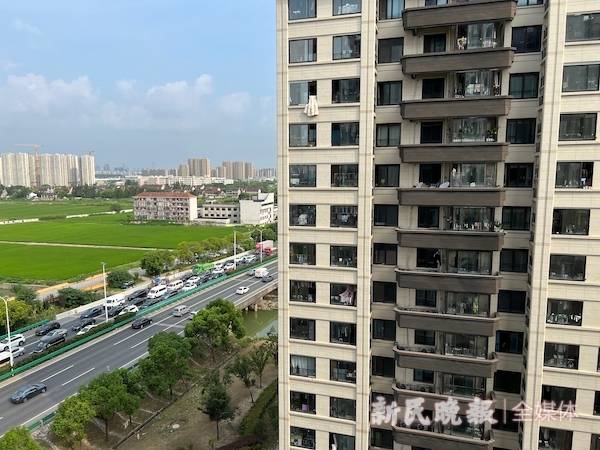 自动加速软件安卓版下载:头痛欲裂不得安宁！车流滚滚来：小区近千户居民，快要崩溃了！