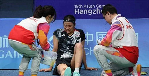 右膝肌腱撕裂，韩国羽毛球名将安洗莹将离开赛场一个月