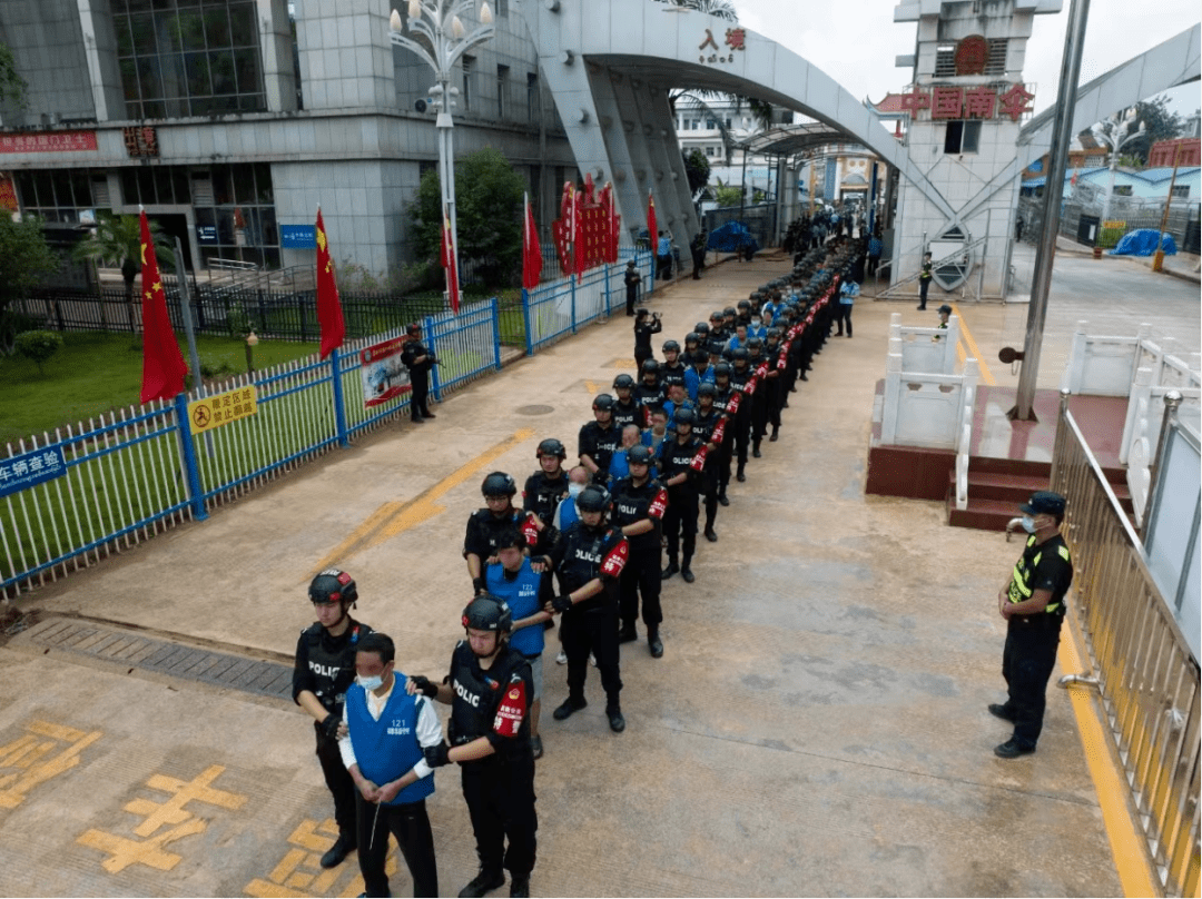 18名缅北电诈犯罪嫌疑人被押解回哈尔滨