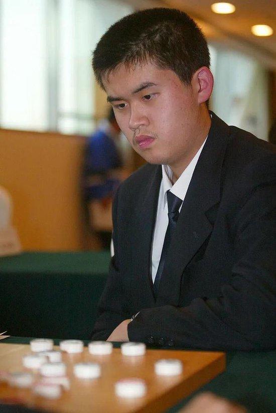 来宝赢棋牌手机版充值648只需01元的游戏